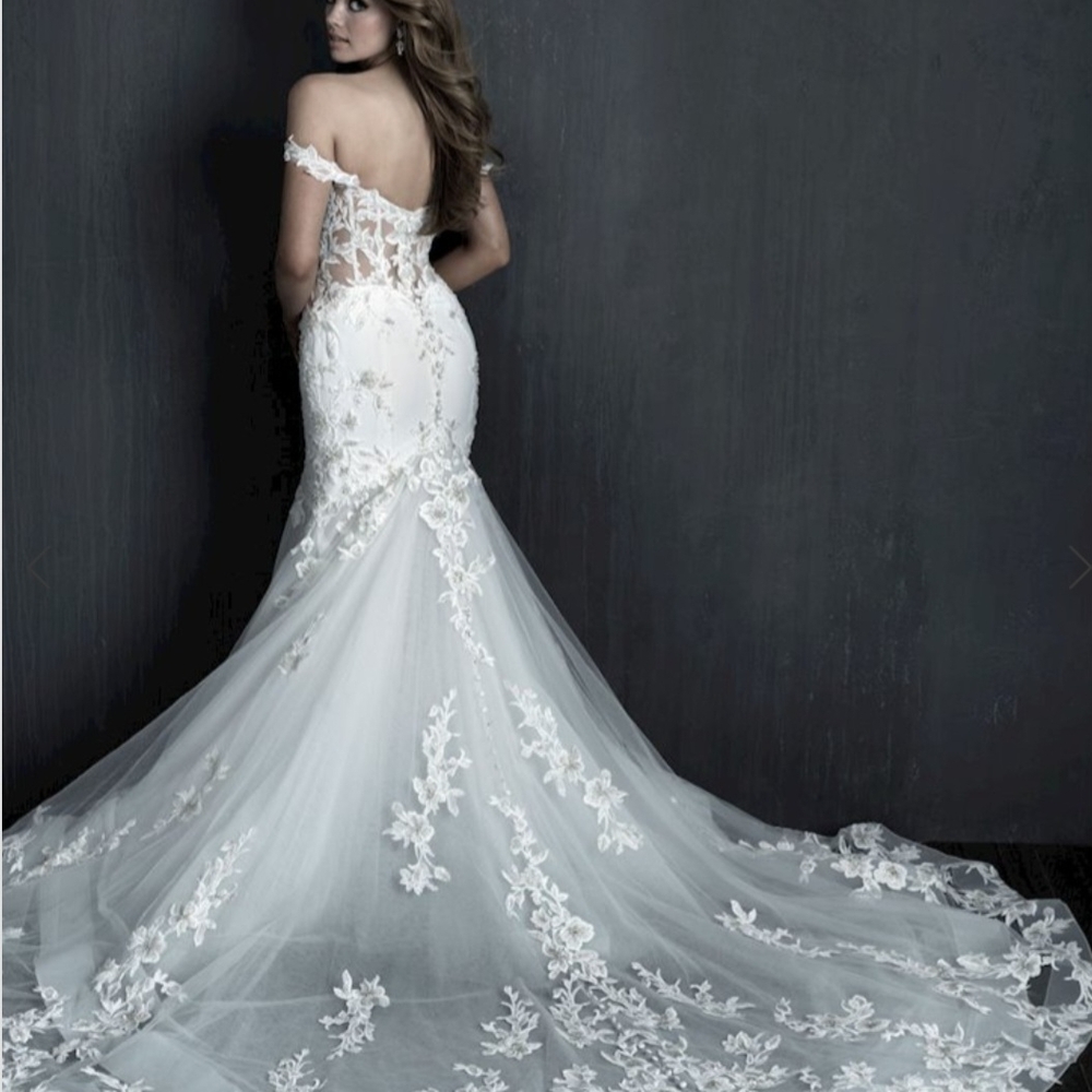 Elegant White Lace Wedding Gown - Gem
